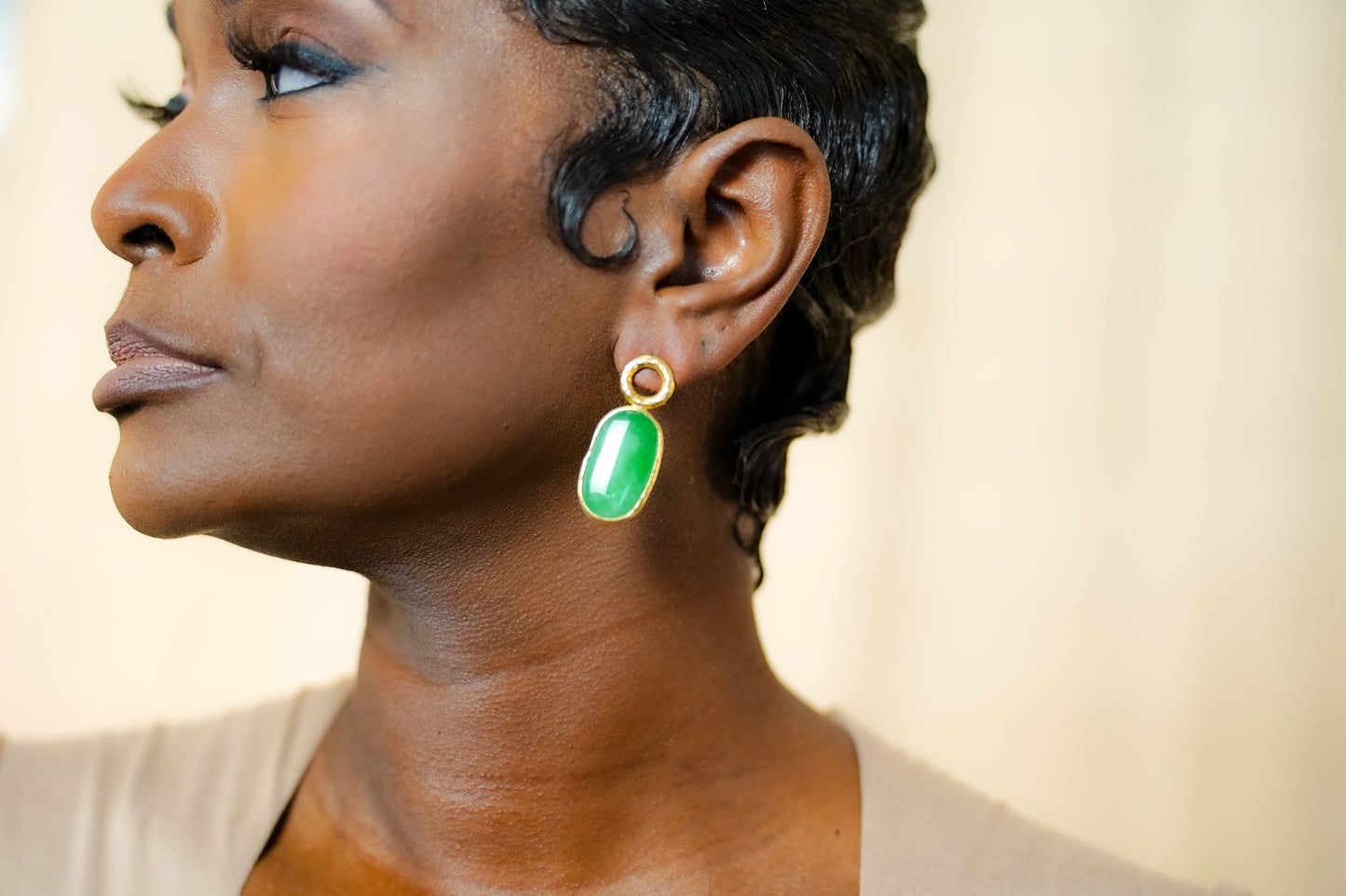 GREEN-EARRING-OUTLINE-GOLD